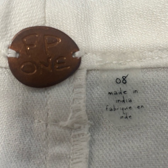 FP ONE FREE PEOPLE Long Shorts.Summer. Size 8. White. - Picture 2 of 5